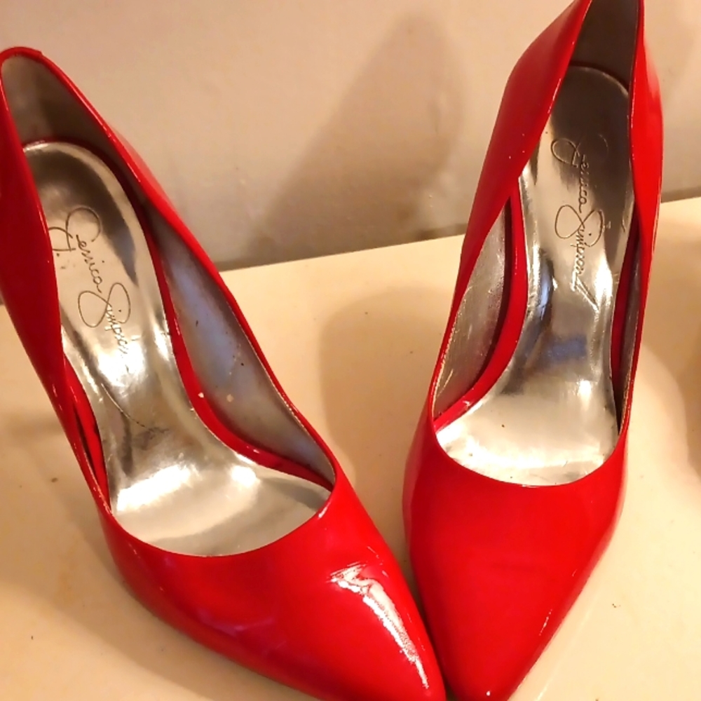 Jessica Simpson, 8.5, Red